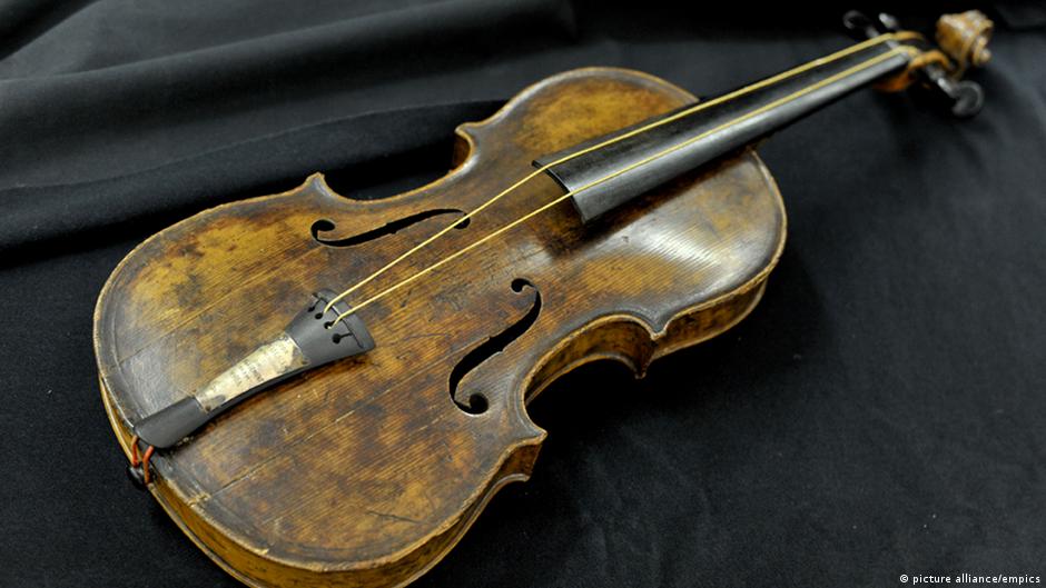 Titanic violin gets mega price DW 10/19/2013
