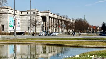 Scientologists Infiltrate Munich Art Gallery Germany News And In Depth Reporting From Berlin And Beyond Dw 03 03 2017