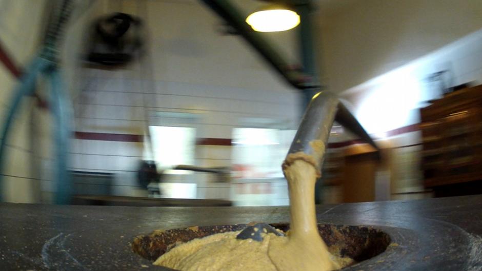 Family Tradition Making mustard DW 03/10/2014