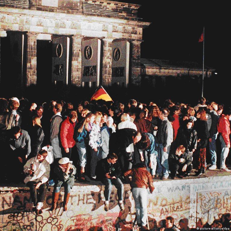 muerte Frenesí Carteles date berlin wall came down realeza herir Promesa