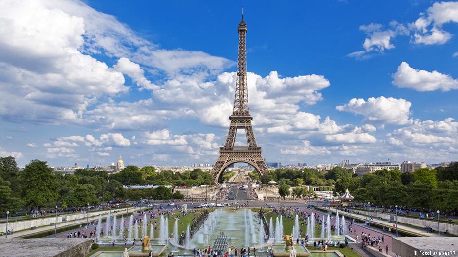 Bulletproof glass wall to surround Eiffel Tower DW 02/09/2017