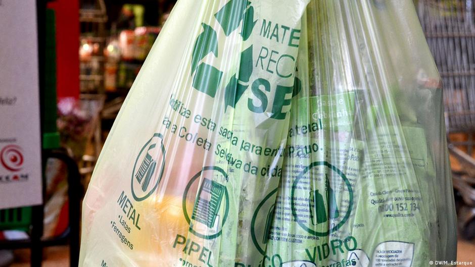 How harmful are plastic bags to the climate? DW 12/20/2017