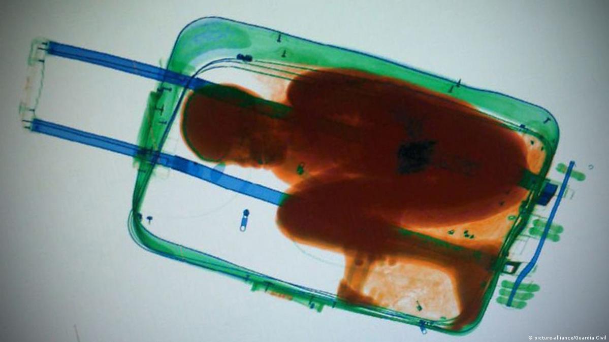 Moroccan man dies inside suitcase DW 08/03/2015