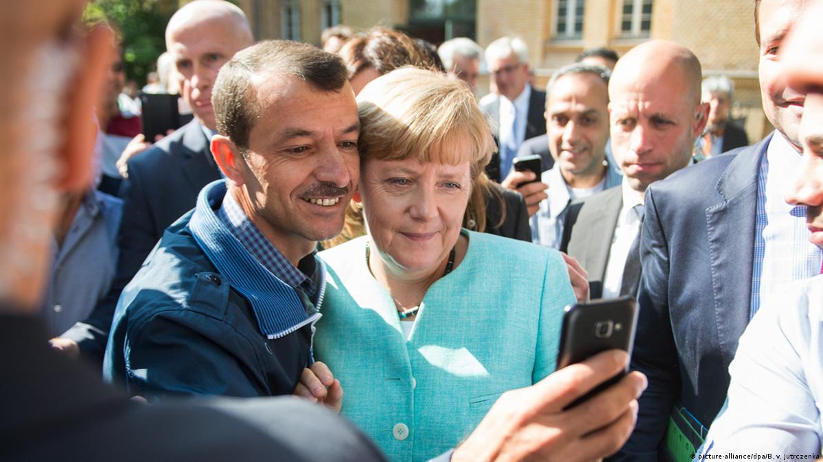 Merkel Get refugees into work DW 09/10/2015