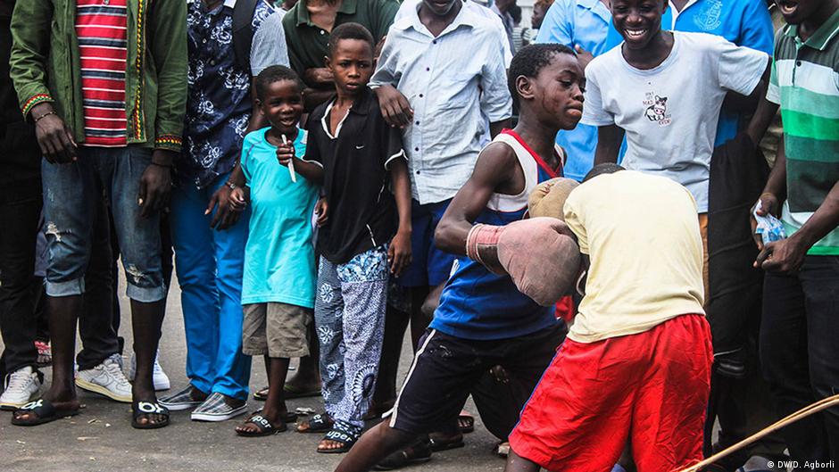 South Africa Boxing to stay fit! DW 04/11/2017