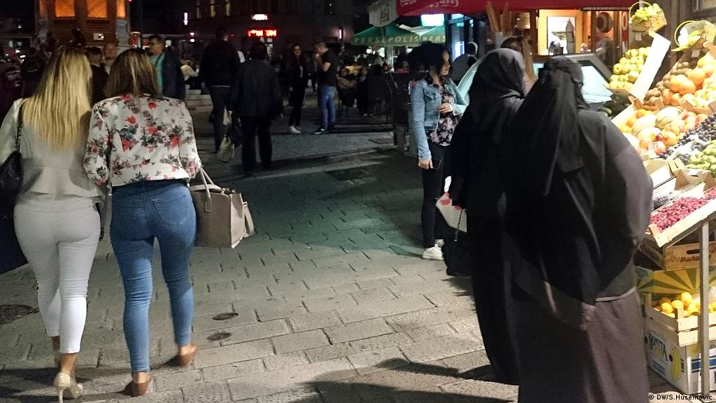 Arapi Turisti Ili Buduci Stanovnici Bih Politika Dw 27 08 2016