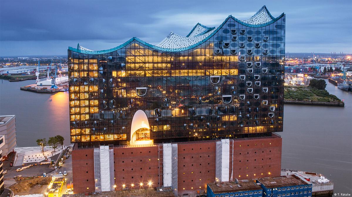 Hamburg's Elbphilharmonie concert hall opens plaza DW 11/04/2016