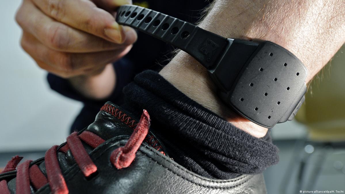 The electronic 'ankle bracelet' DW 01/11/2017