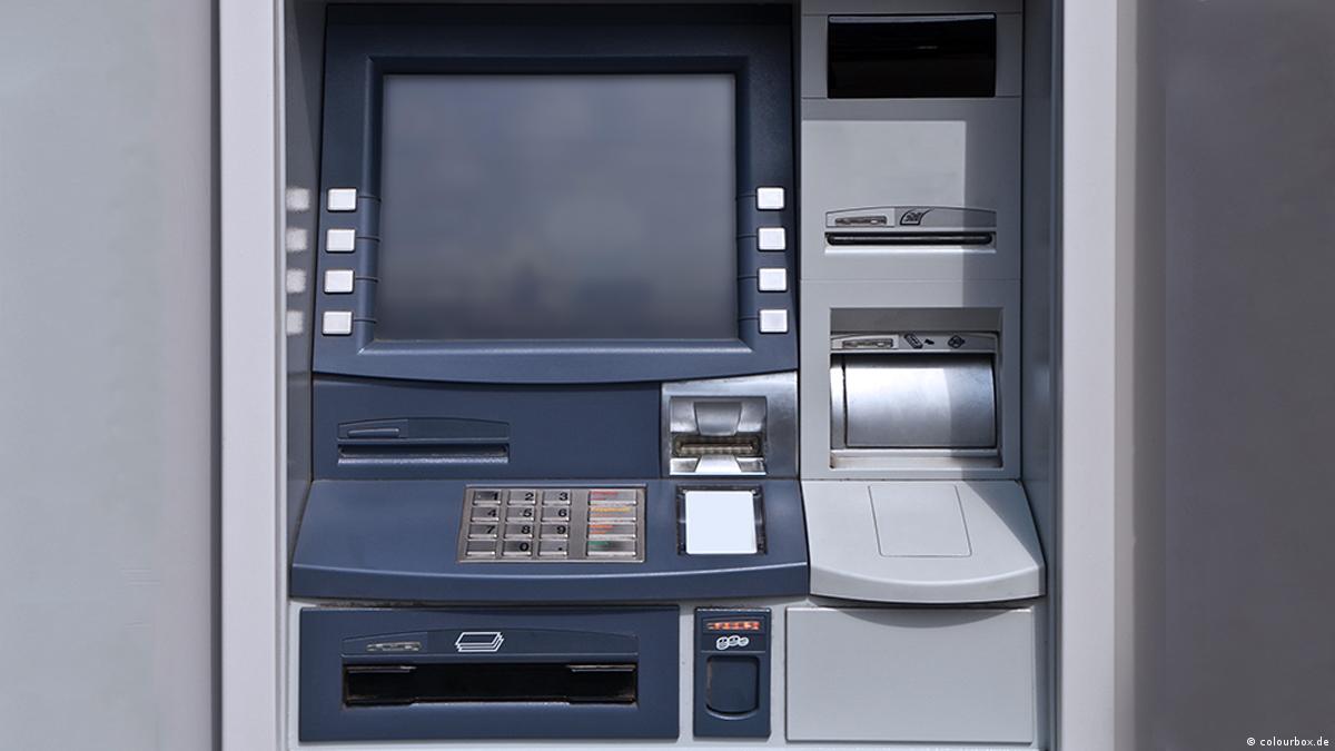 Am Geldautomaten Am Bankautomaten DW Deutsch Lernen