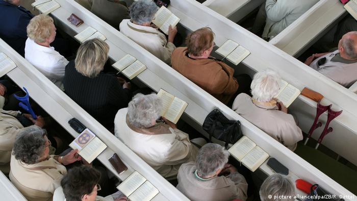 Die Anzahl Der Kirchenaustritte Schmerzt Deutschland Dw 20 07 2018