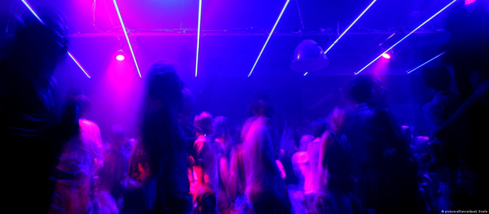 Arriba 53+ imagen under club techno Abzlocal.mx