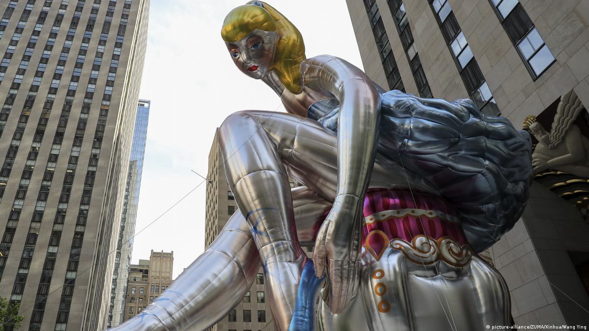 Koons unveils 'Seated Ballerina' in New York DW 05/13/2017