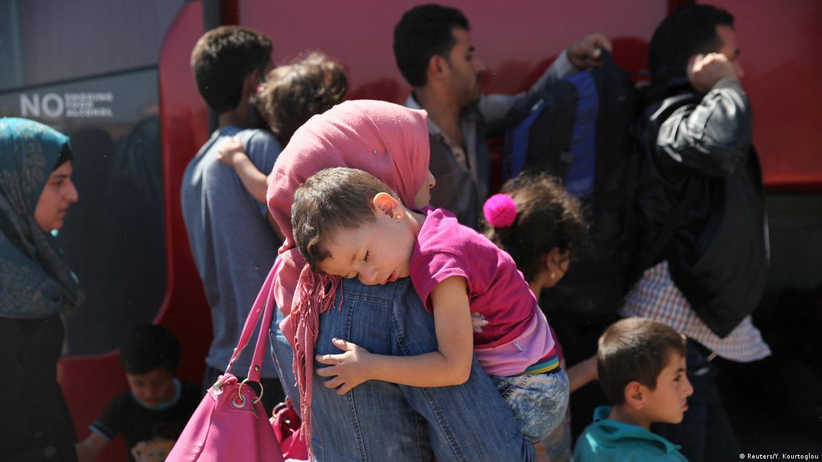 Cyprus rescues 300 Syrian refugees DW 09/11/2017