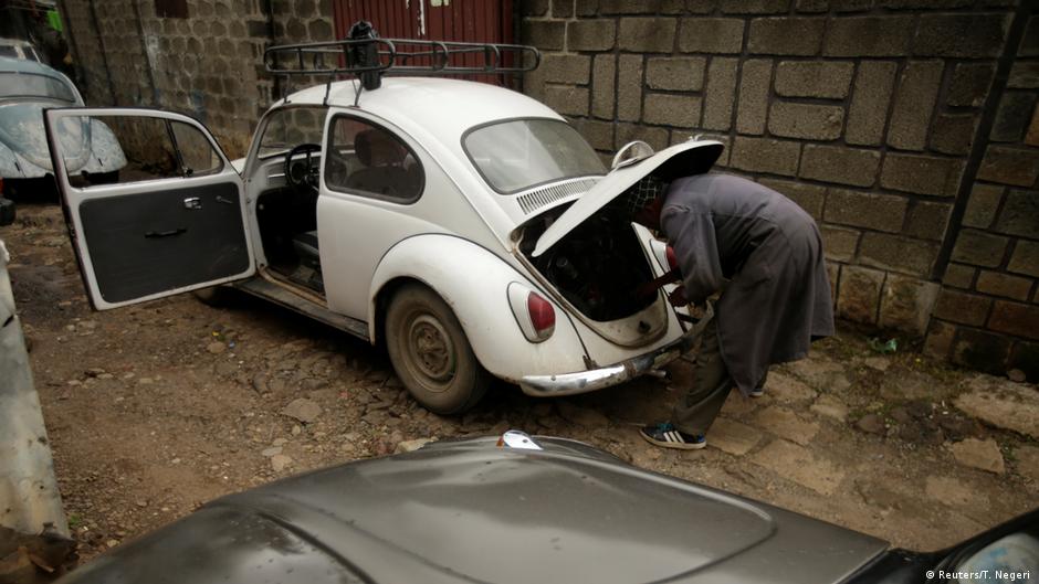 Ugandans unhappy with ban on used cars′ import Africa DW 02.12.2019