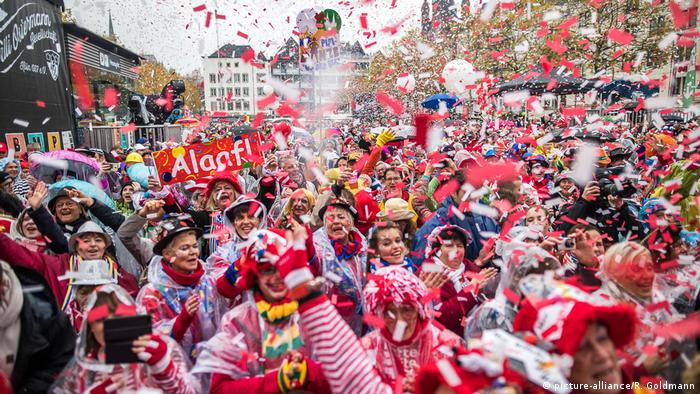 Kölner Karneval Ubertragungen Im Fernsehen Und Horfunk Wdr Verlangert