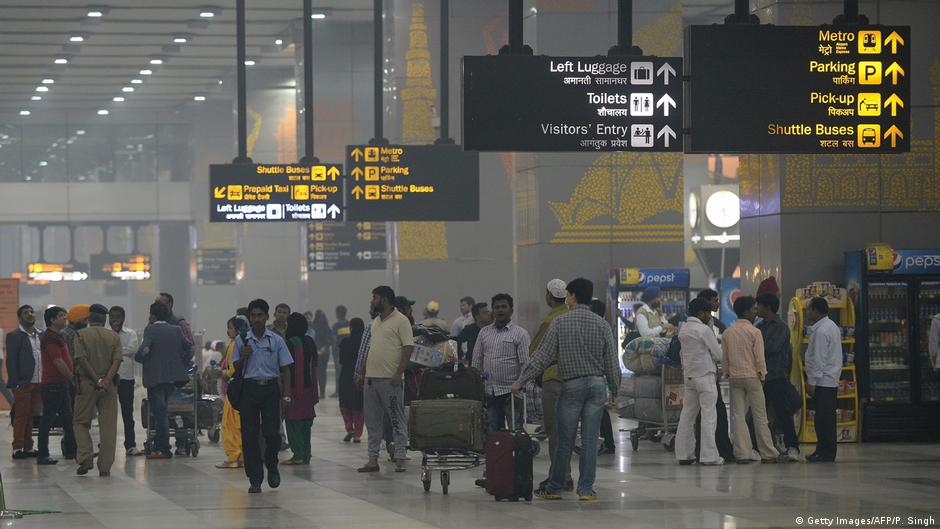 India Thousands of bags misplaced at Delhi airport DW 03/29/2018
