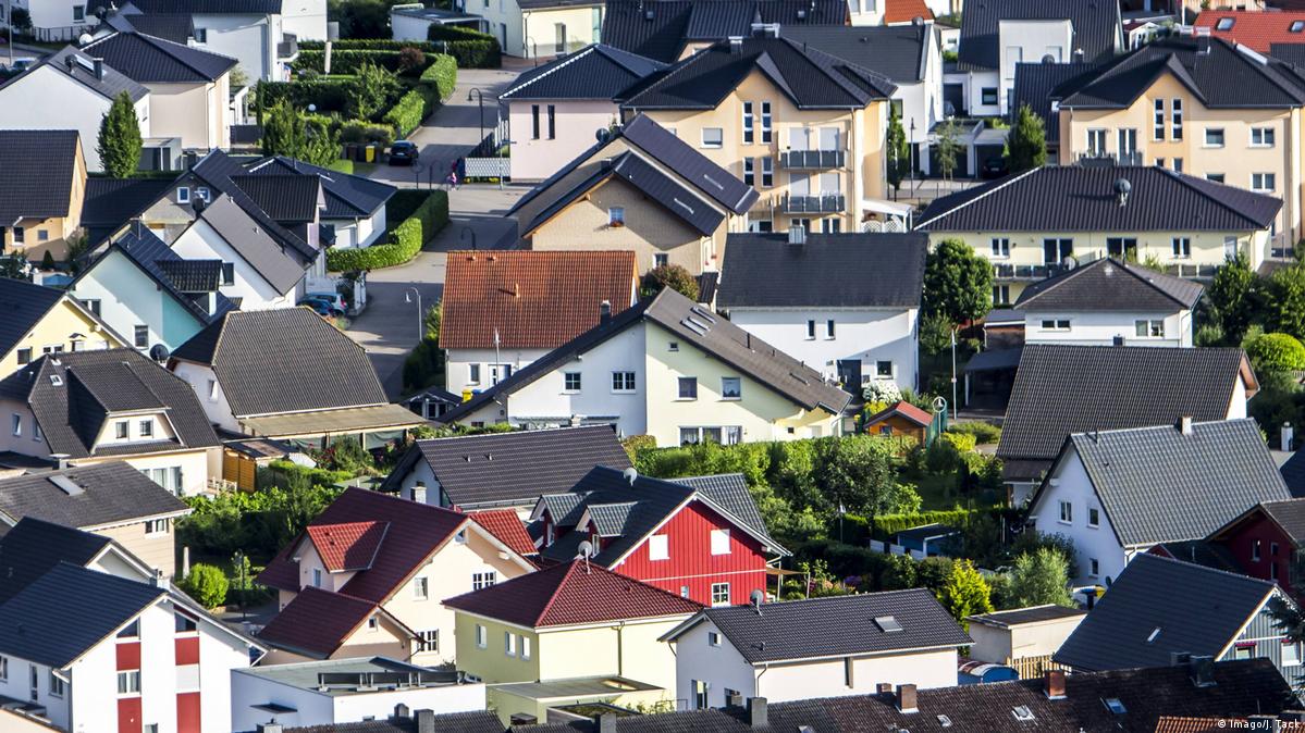 Merkel pledges affordable housing DW 05/26/2018