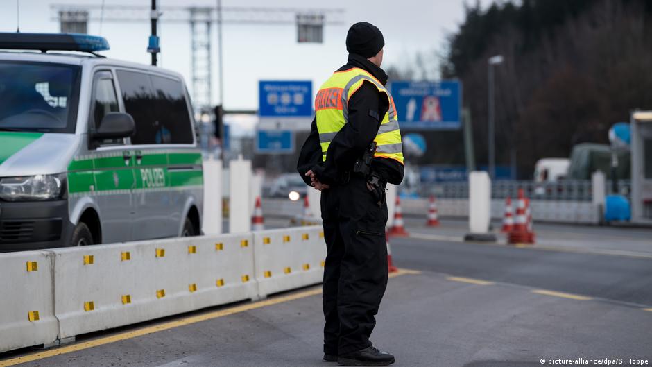 Germany and Austria step up joint border checks DW 06/01/2018