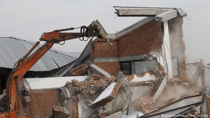Chinese Artist Ai Weiwei Says Authorities Demolished Beijing Studio News Dw 04 08 2018