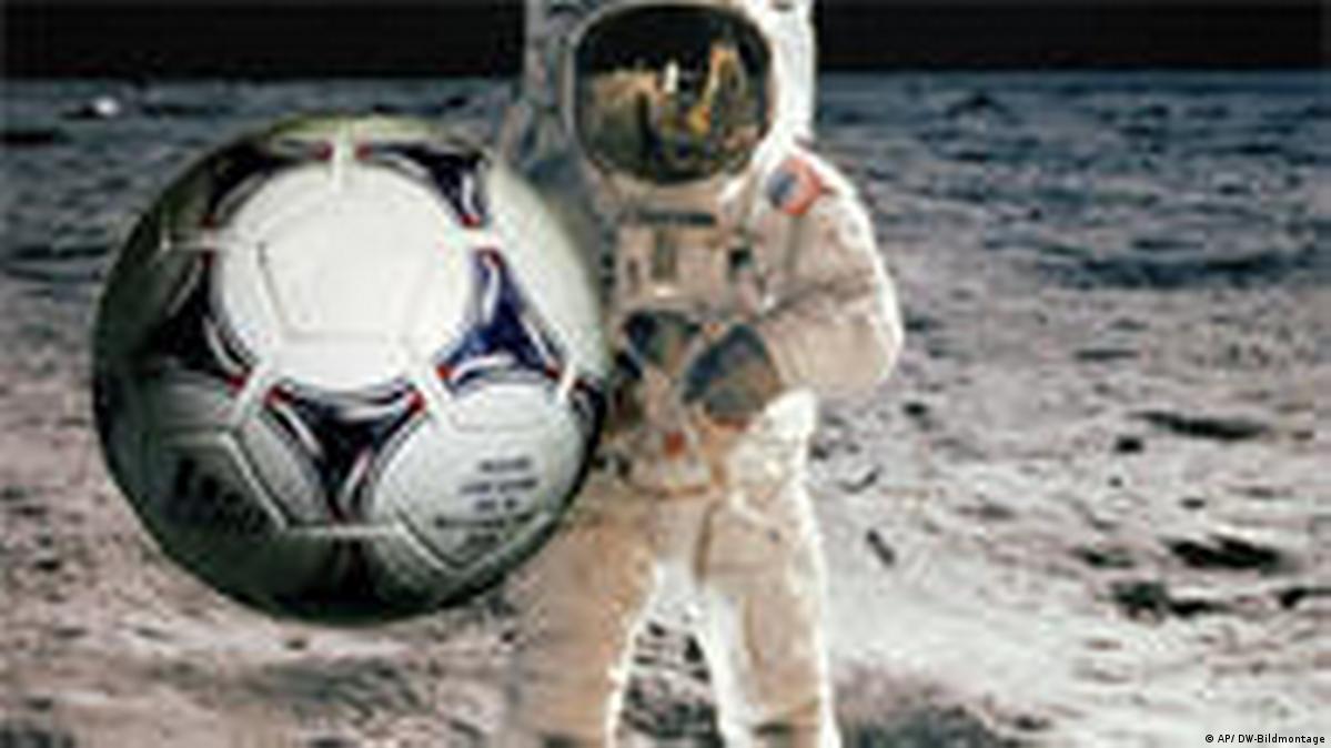 Lunar football DW 07/17/2009
