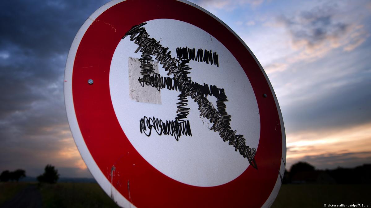 The selective penalty for swastikas in Germany DW 08/14/2018