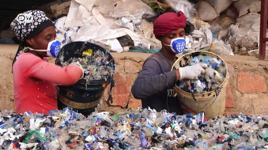 More than just bags in Rwanda DW 02/01/2019