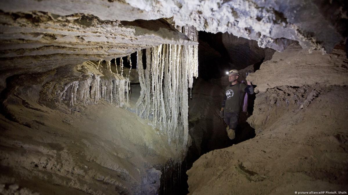 Israelis discover 'world's longest salt cave' DW 03/28/2019
