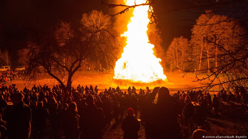 From Easter bonfire to funeral pyre DW 04/19/2019
