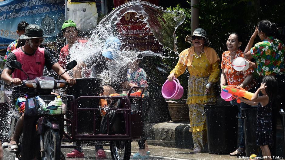 Songkran Neujahr In Thailand Alle Multimedialen Inhalte Der Deutschen Welle Dw 14 04 2019
