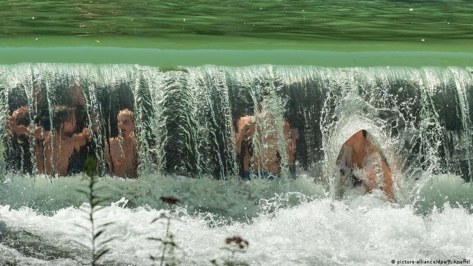 Germany swelters in recordbreaking Europe heat wave DW 07/25/2019