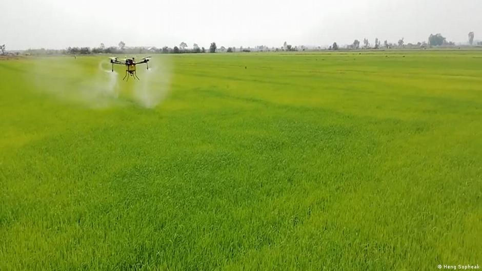 Cropdusting drones — making work safer for farmers DW 02/21/2020