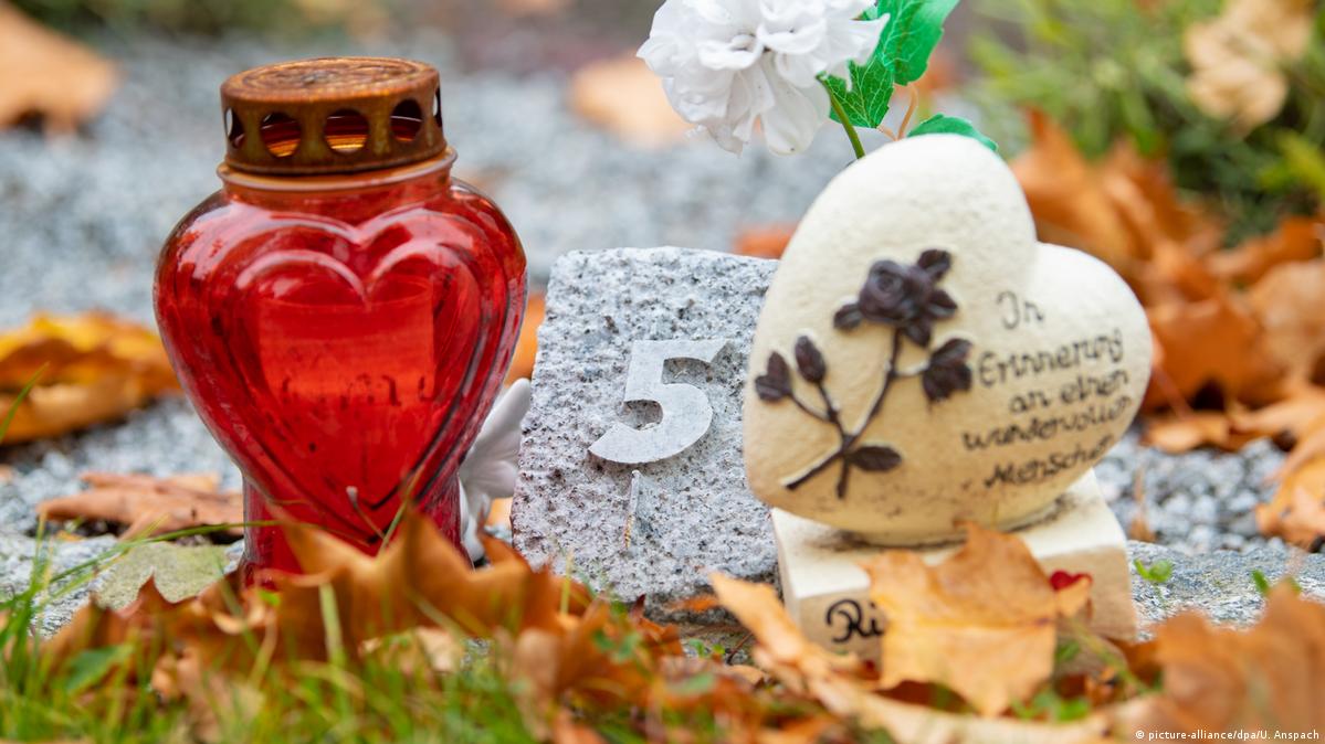 R.I.P. German funeral rites and practices DW 11/01/2022