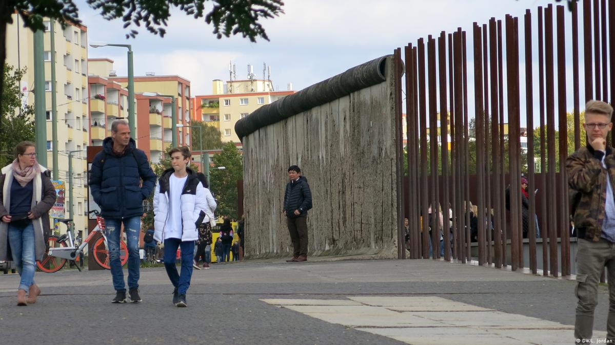 Reflecting history the Berlin Wall Memorial DW 10/31/2019