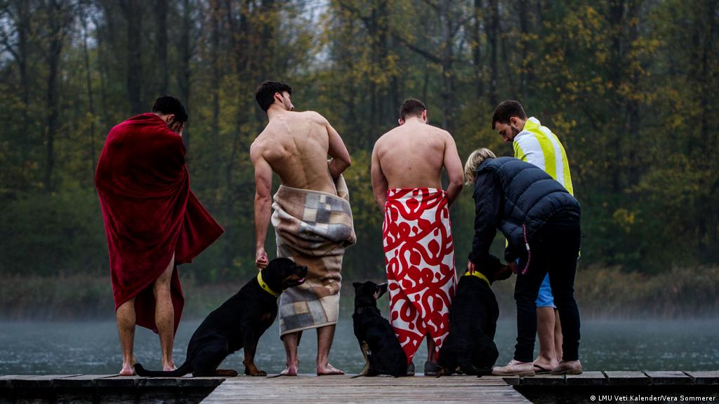 Баварские Студенты Разделись, Чтобы Помочь Коалам | Учеба И Работа В  Германии | Dw | 22.01.2020