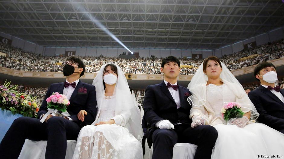 South Korea Thousands married in mass wedding DW 02/07/2020