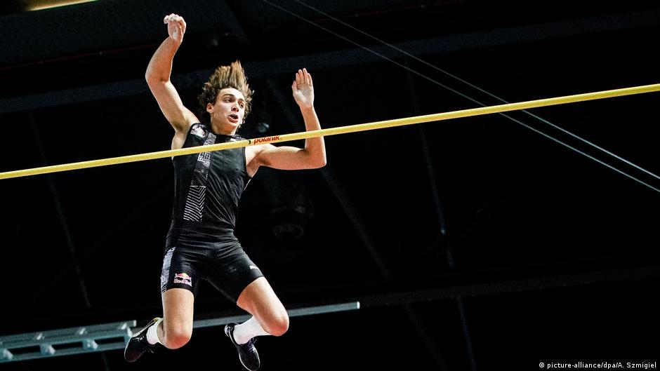 Sweden's Duplantis sets new pole vault record DW 02/08/2020