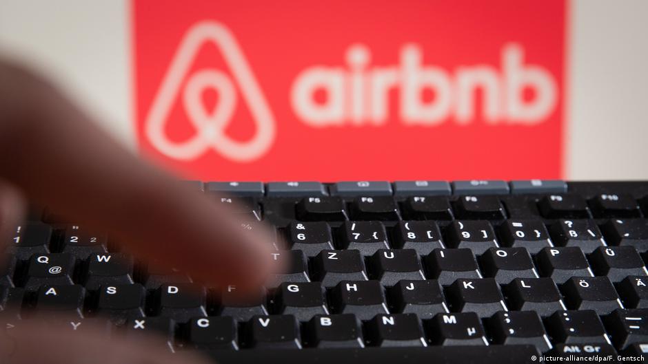 AirBnB files to float public stock on Wall Street DW 08/20/2020