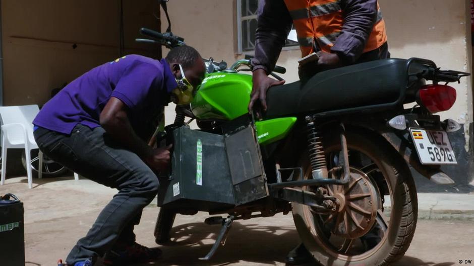 Uganda goes electric Emotorcycles in Kampala DW 12/03/2020