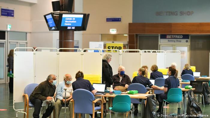 Briten Stellen Sich Auf Dritte Impfung Ab September Ein Aktuell Europa Dw 27 03 2021
