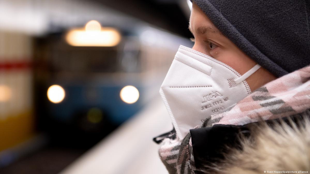 Germany debates making N95 masks mandatory DW 01/13/2021