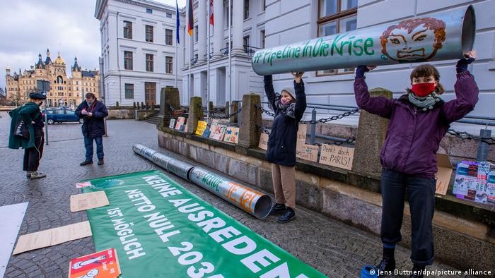 Кліматичні активісти виступають проти будівництва газопроводу Північний потік-2