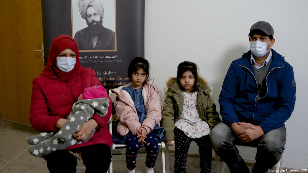 Ahmadis Fear Deportation To Pakistan Germany News And In Depth Reporting From Berlin And Beyond Dw 12 04 2021