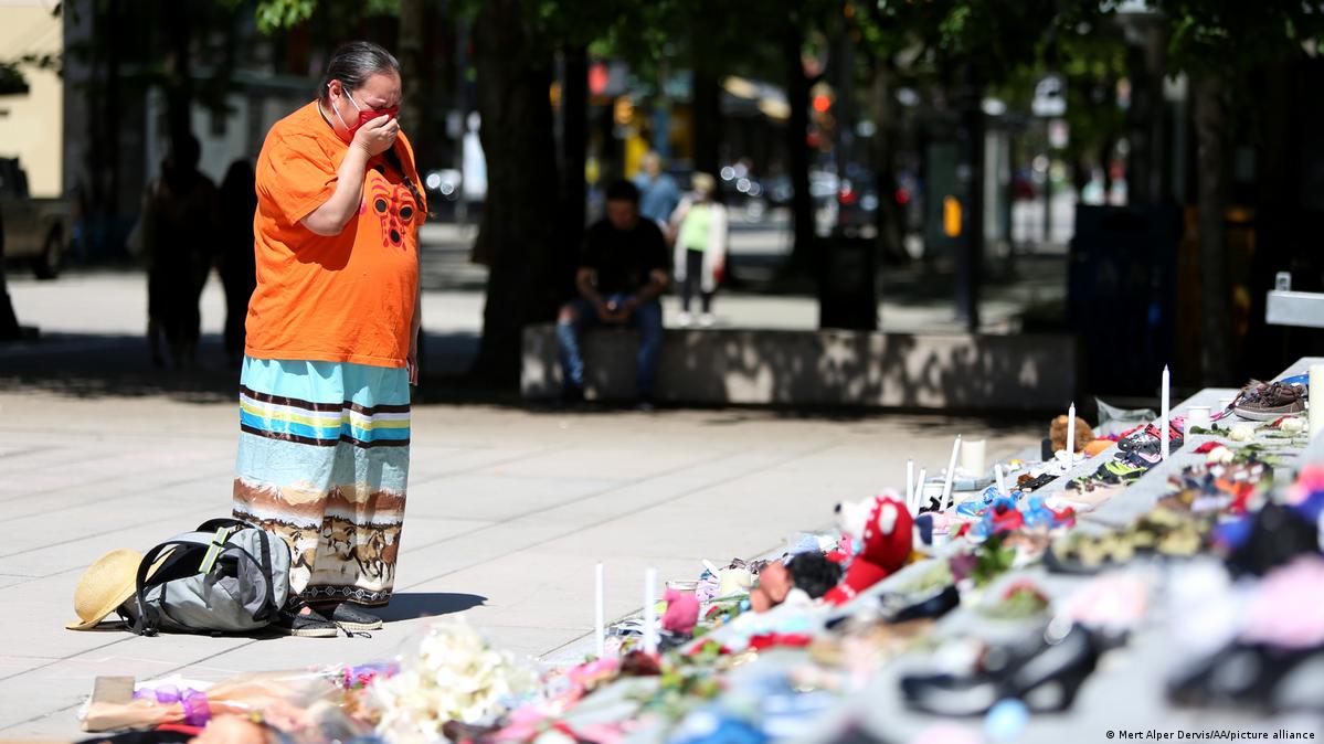 New unmarked graves near school for Canada's indigenous DW 07/01/2021