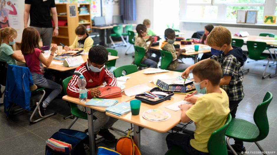 How is the fourth wave affecting German schools? DW 11/19/2021