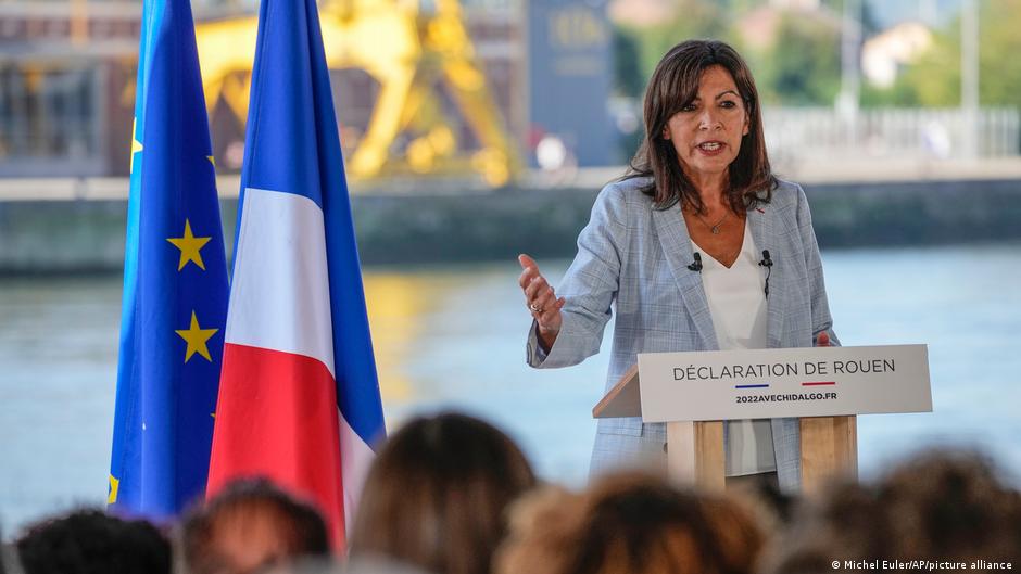 Paris mayor to run for French presidency DW 09/12/2021