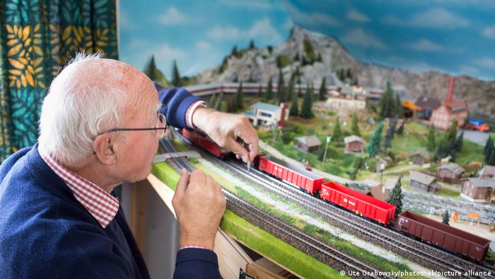 Mit Kind Und Kegel: Redensarten Rund Um Den Nachwuchs | Meet The Germans | Dw | 02.02.2022 394_x_700_jpg