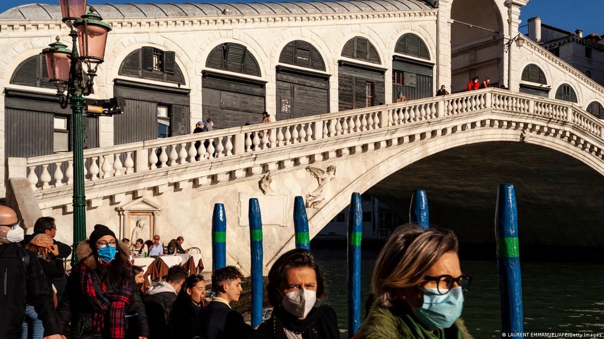 COVID travel restrictions Italy DW 07/05/2022