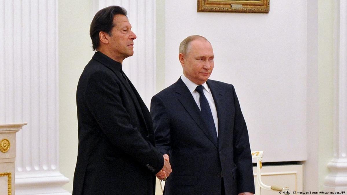 Why Imran Khan's Russia trip will further isolate Pakistan DW 02/25/2022