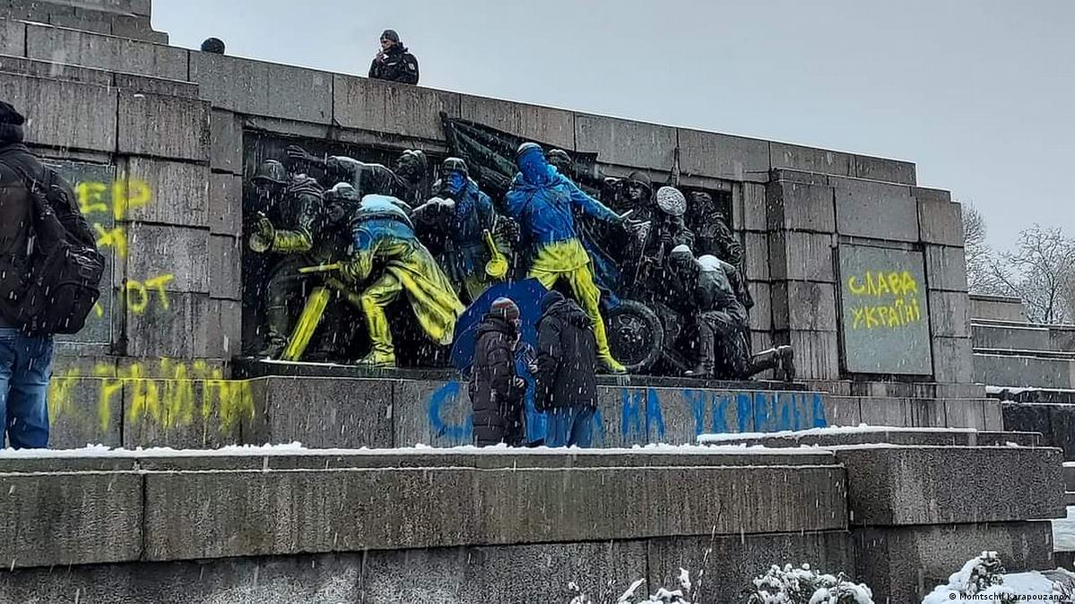 Bulgaria torn between Russia and West DW 03/07/2022