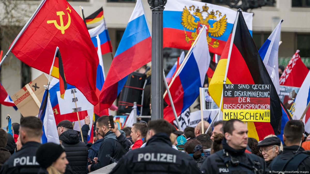 Ukraine ProRussia demonstrations spark outrage in Germany DW 04
